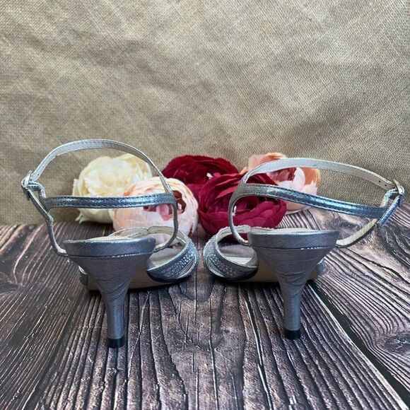 Caparros Silver Heirloom Dress Sandal 8B - Picture 5 of 10